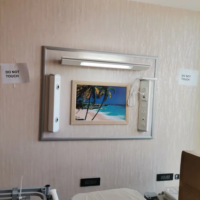 Bed-head unit with light and gas outlets