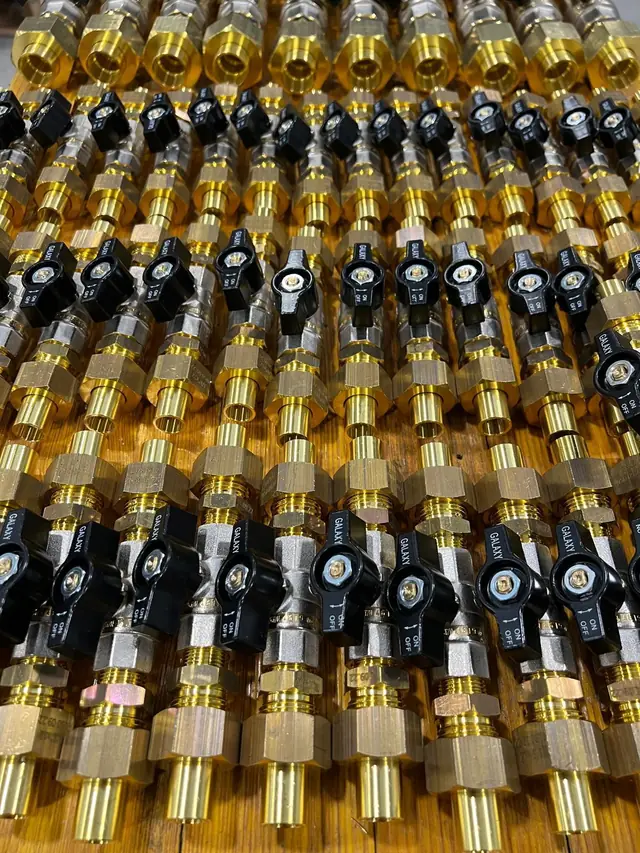 Line valves with brass unions