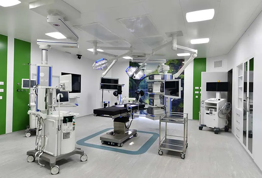 Operating theatre fitted with anaesthesia workstations and pendants